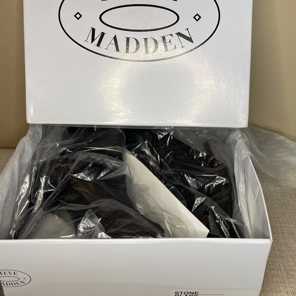 STEVE MADDEN STONE HEEL BOOTIE - Picture 9 of 10